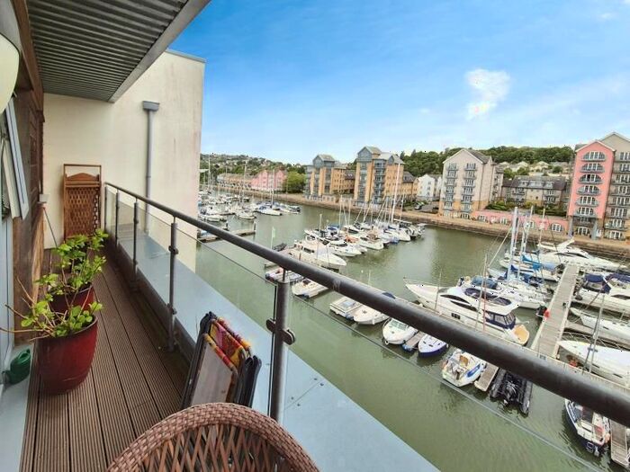 2 Bedroom Flat To Rent In Mizzen Court, Portishead, Bristol, BS20