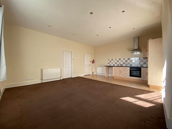 Flat To Rent In Cambridge Road, Waterloo, Liverpool, Merseyside., L22