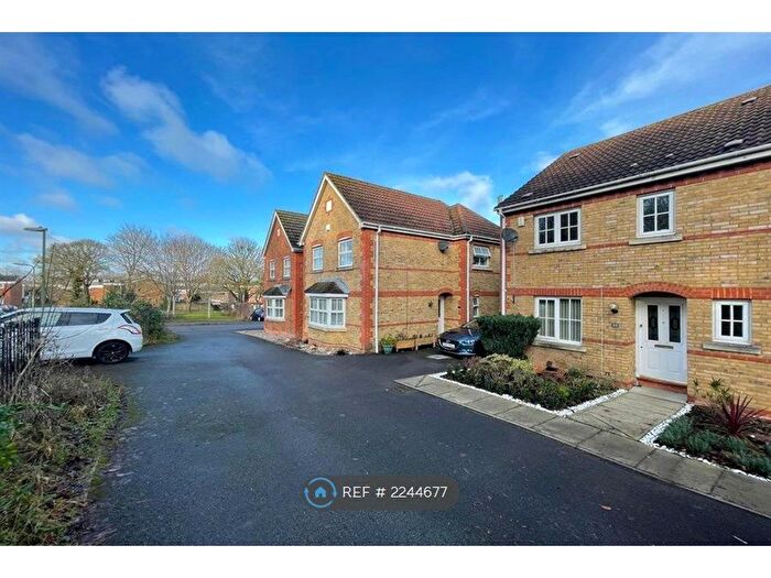 3 Bedroom Semi-Detached House To Rent In Hathaway Gardens, Basingstoke, RG24
