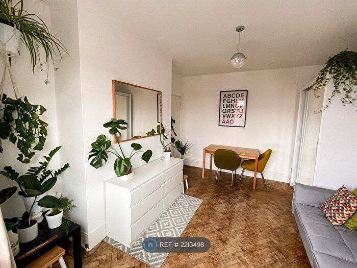 2 Bedroom Flat To Rent In Nelsons Row, London, SW4