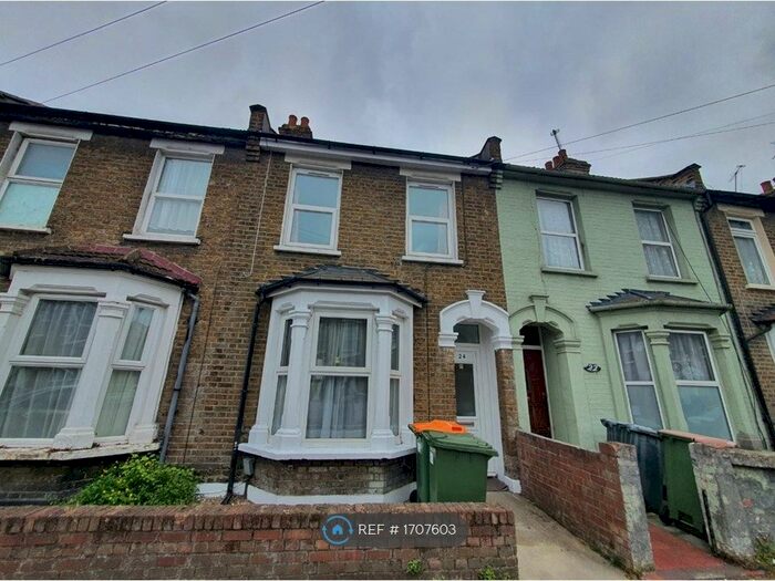 3 Bedroom Terraced House To Rent In Dundee Road, Plaistow, E13