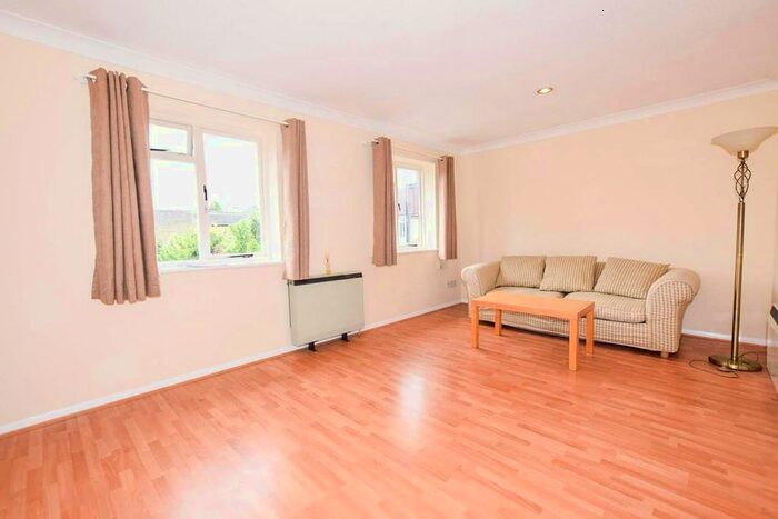 1 Bedroom Flat To Rent In University Road, Colliers Wood, SW19
