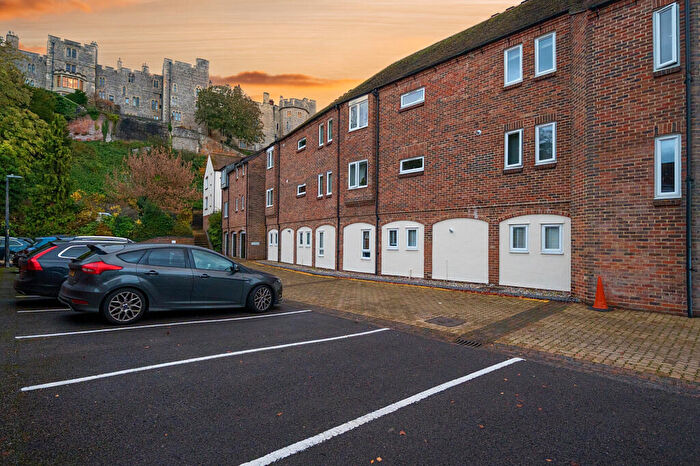 2 Bedroom Flat For Sale In Chapter Mews, Windsor, SL4