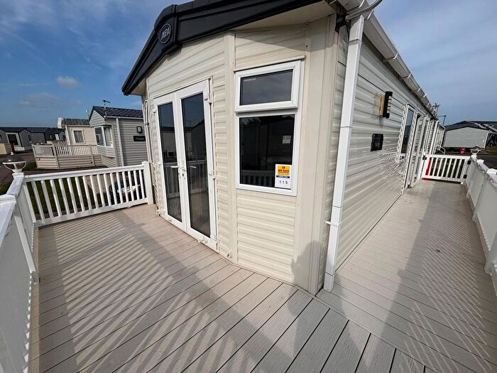 2 Bedroom Mobile/park Home For Sale In Hythe Road, Dymchurch, Romney Marsh, TN29