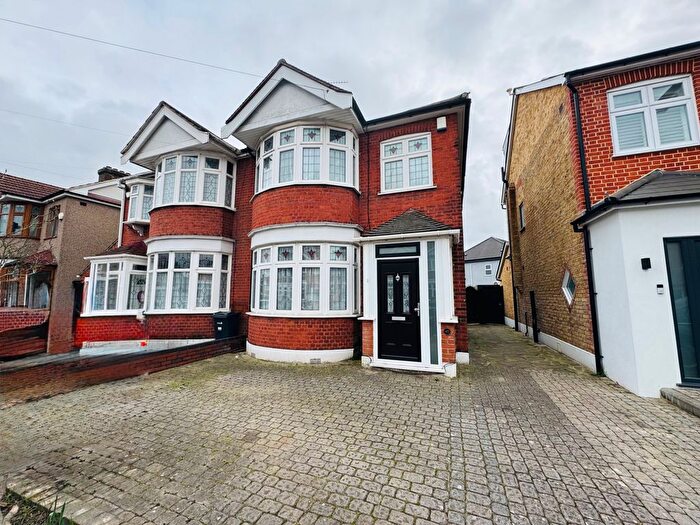 4 Bedroom Terraced House To Rent In No Deposit Option, Havering Gardens, RM6