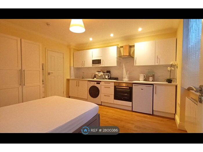 Studio To Rent In Bamborough Gardens, London, W12