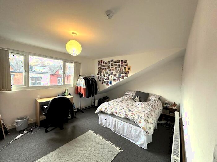 6 Bedroom Terraced House To Rent In Brudenell Mount, Hyde Park, Leeds, LS6