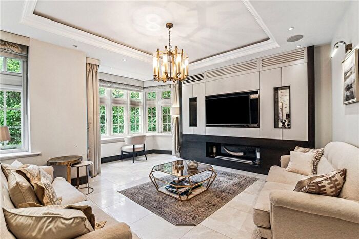 3 Bedroom Flat To Rent In Knightsbridge, London, SW1X