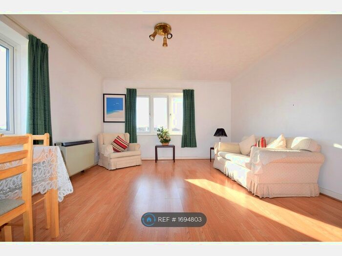 2 Bedroom Flat To Rent In North Road, London, SW19