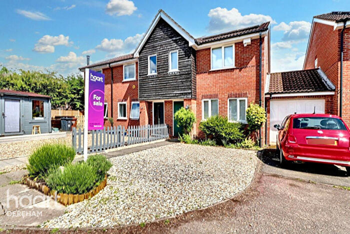 3 Bedroom Semi-Detached House For Sale In Farrow Close, Mattishall, NR20
