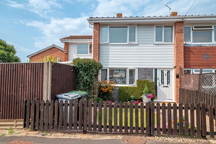 3 Bedroom End Terrace House For Sale In Spinney Close, Cowplain, PO8