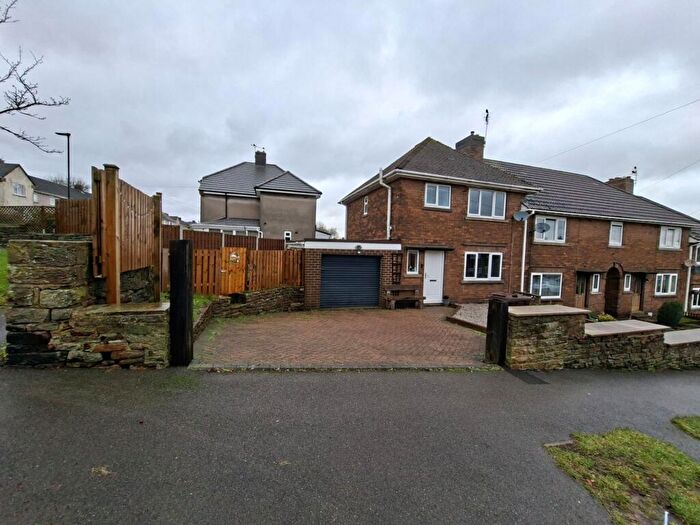 3 Bedroom Semi Detached House For Sale In Glebelands Road, Stocksbridge, S36