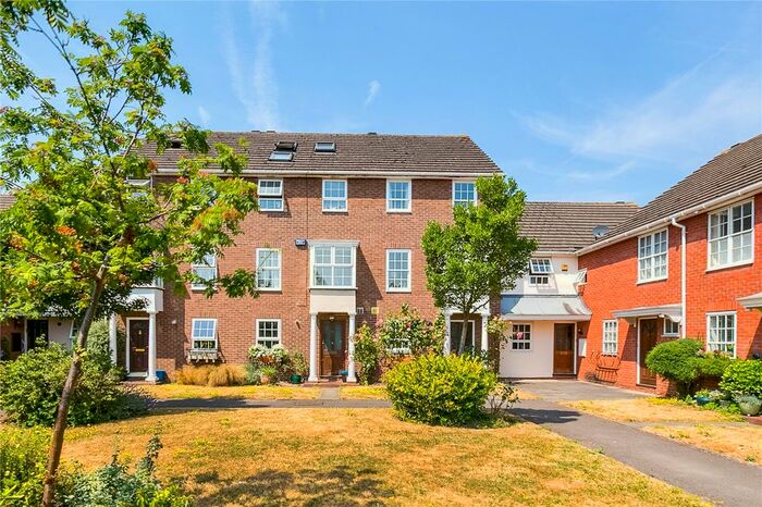 3 Bedroom Terraced House To Rent In Temple Road, Richmond, TW9