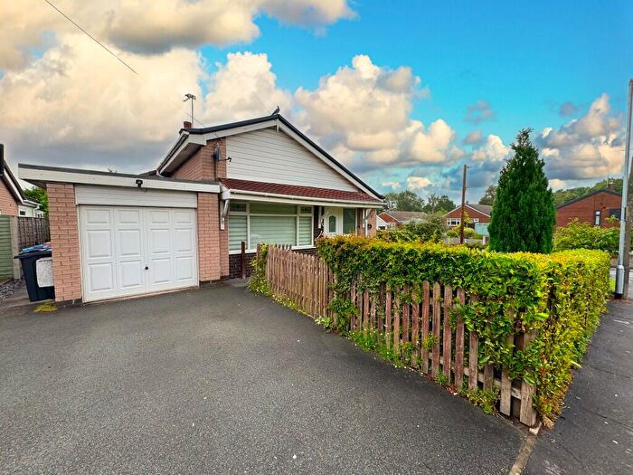 3 Bedroom Detached Bungalow To Rent In Fieldway, CW8