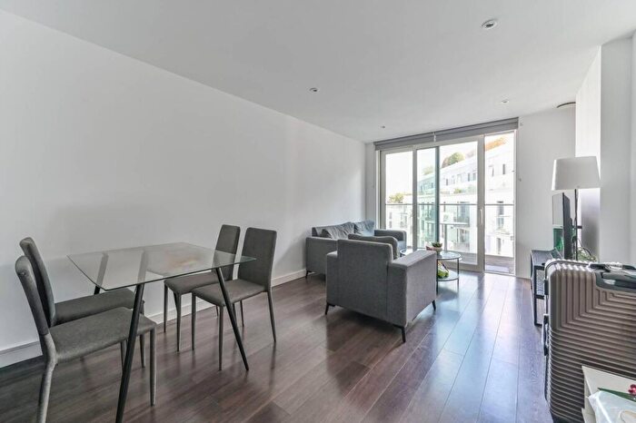 2 Bedroom Flat To Rent In Saffron Central Square, Croydon, London, CR0