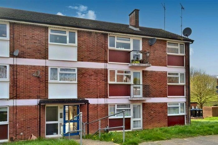 2 Bedroom Flat To Rent In Lime Walk, Hemel Hemstead, HP3