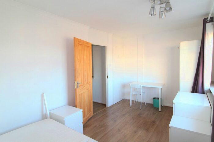 4 Bedroom Flat To Rent In Brodie House, Coopers Road, London, SE1