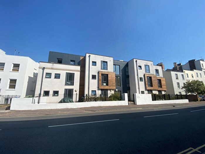 2 Bedroom Flat To Rent In Hewlett Road, Sidney Lodge Hewlett Road, GL52