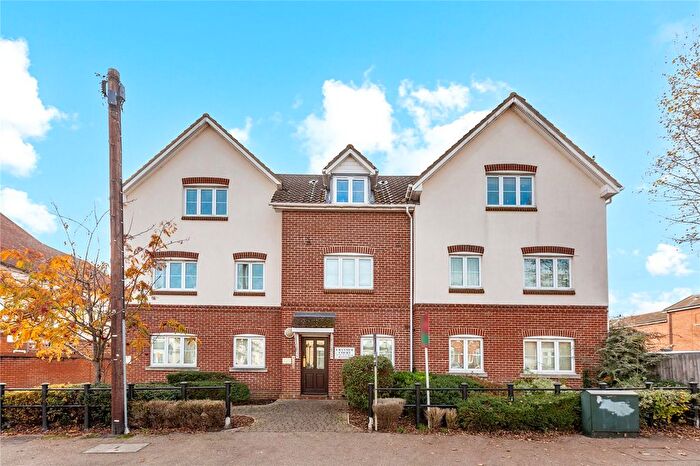 2 Bedroom Flat For Sale In St. Lawrence Road, Upminster, RM14