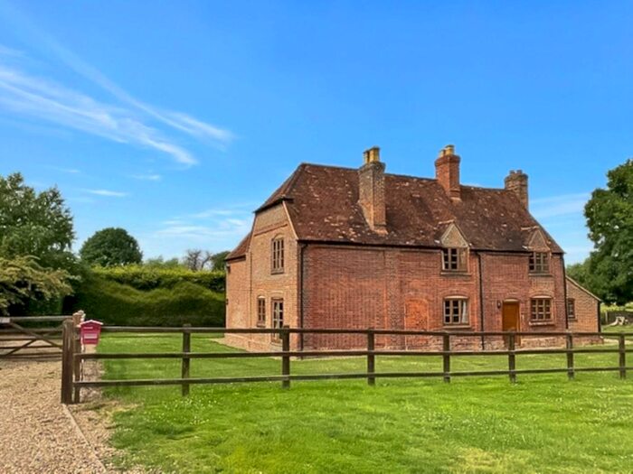 4 Bedroom Detached House To Rent In Crowell, Chinnor, OX39