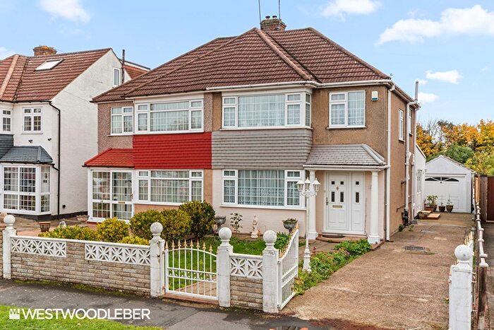 3 Bedroom Semi Detached House To Rent In Stortford Road, Hoddesdon, EN11