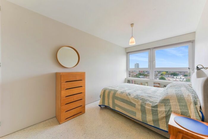 2 Bedroom Flat To Rent In Ethelburga Tower, SW11
