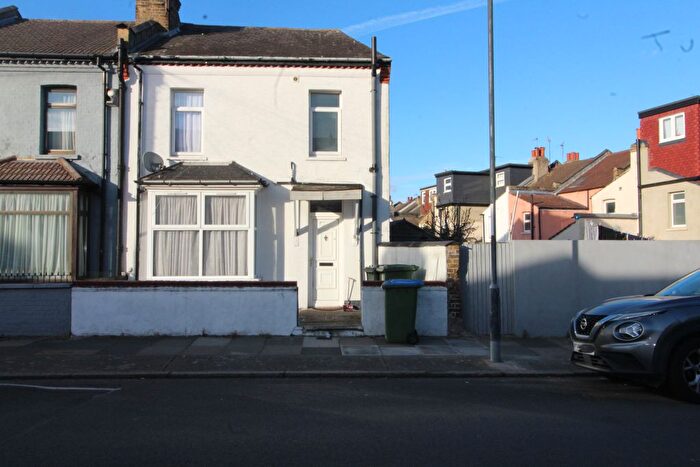 2 Bedroom End Terrace House To Rent In Kirkham Street, Plumstead Common, SE18