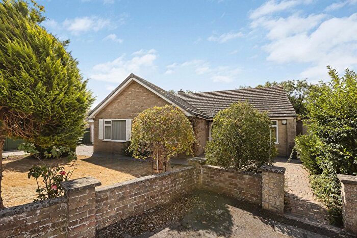3 Bedroom Bungalow For Sale In St Marys Close, Bicester, OX26
