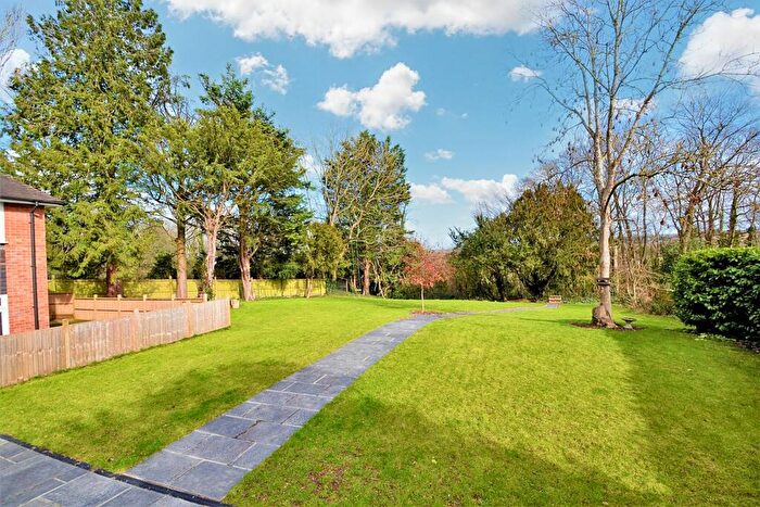 2 Bedroom Flat For Sale In Shawford, SO21