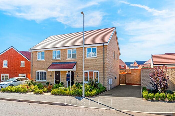 3 Bedroom Semi-Detached House For Sale In Ridleys Orchard, IP1