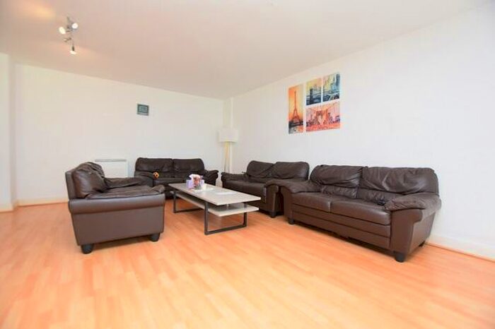 2 Bedroom Apartment To Rent In Royal Plaza, Westfield Terrace, S1