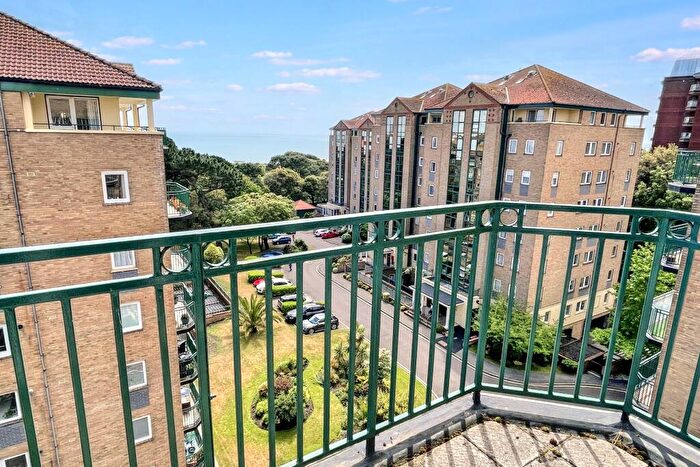 3 Bedroom Flat For Sale In East Cliff, BH1