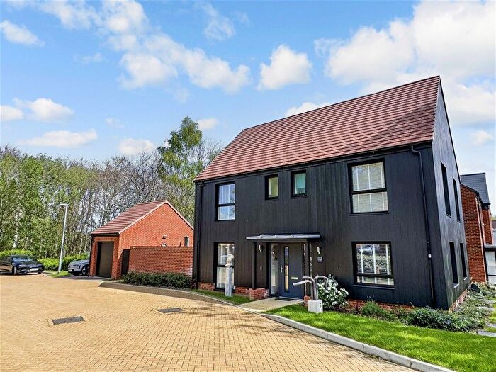 4 Bedroom Detached House For Sale In Merlyn Drive, Kings Hill, West Malling, Kent, ME19