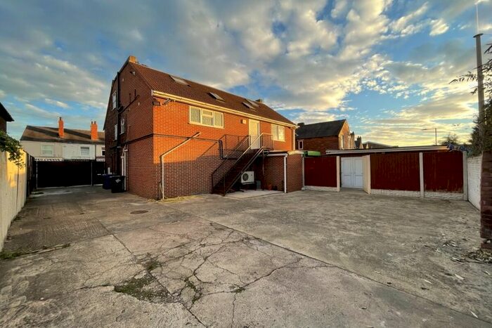 5 Bedroom Flat To Rent In High Street, Bentley, Doncaster DN5