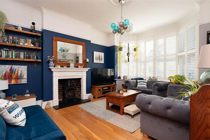 1 Bedroom Flat For Sale In Amherst Road, Bexhill-On-Sea, TN40