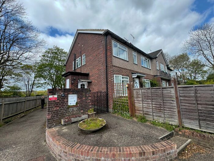 2 Bedroom Maisonette To Rent In High Road, Whetstone, N20