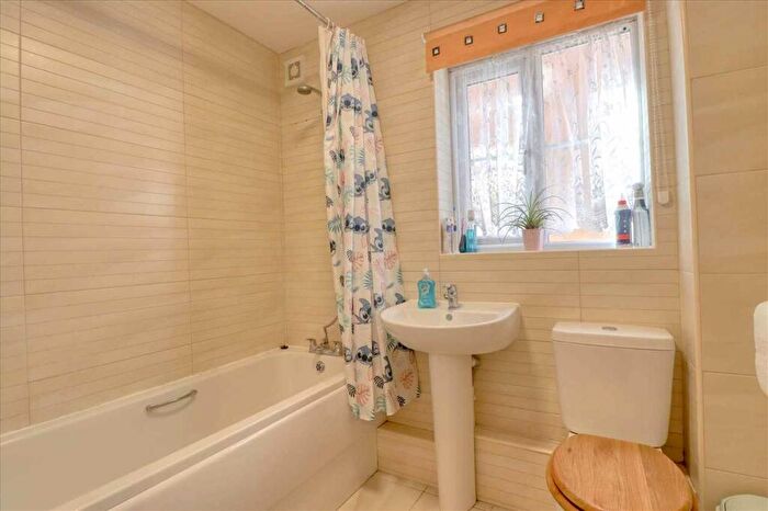 2 Bedroom Apartment For Sale In Sunnyside Mews, Holland On Sea, CO15