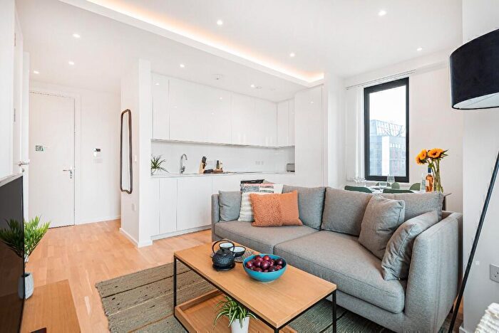 2 Bedroom Flat To Rent In Gravity Royal Heights, Queens Road, Reading, Berkshire, RG1