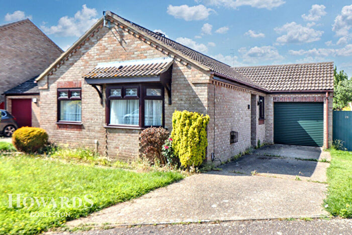 3 Bedroom Bungalow For Sale In Foxglove Drive, Bradwell, NR31