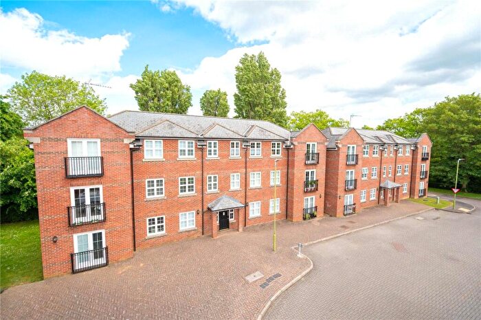 3 Bedroom Flat For Sale In Lime Tree Court, London Colney, St. Albans, Hertfordshire, AL2