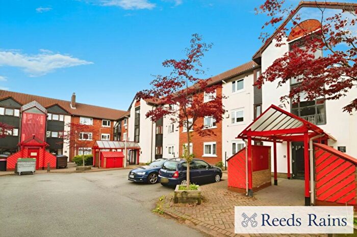3 Bedroom Apartment For Sale In Squires Court, Salford, Greater Manchester, M5