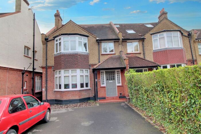 3 Bedroom Maisonette To Rent In Chase Court Gardens, Enfield, EN2