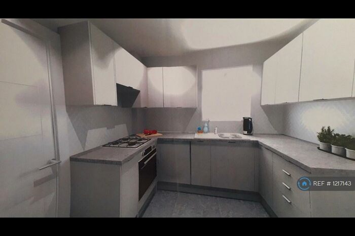 3 Bedroom Semi-Detached House To Rent In Second Crescent, Slough, SL1