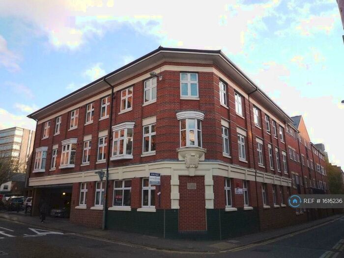 2 Bedroom Flat To Rent In Minster Court, Leicester, LE1