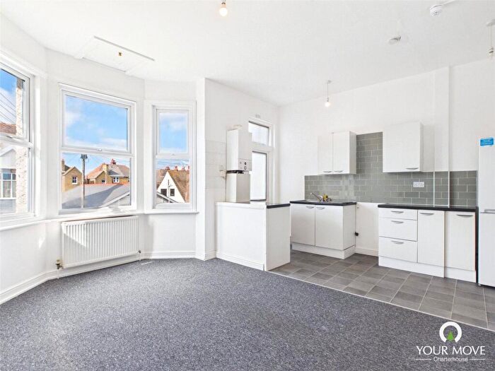 1 Bedroom Flat For Sale In Lyndhurst Avenue, Margate, Kent, CT9