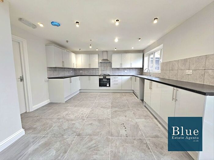 5 Bedroom Semi Detached House To Rent In Victoria Gardens, Hounslow, TW5