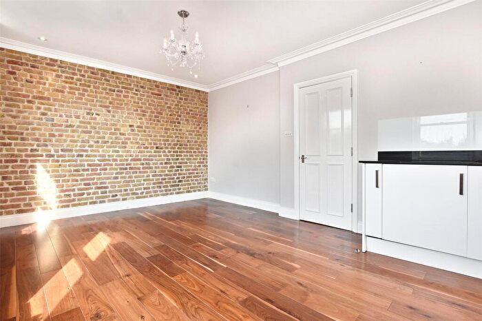 1 Bedroom Terraced House To Rent In Amhurst Road, London, E8