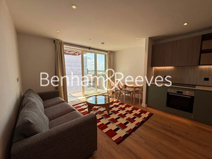 1 Bedroom Flat To Rent In Viola House, Greenleaf Walk, UB1