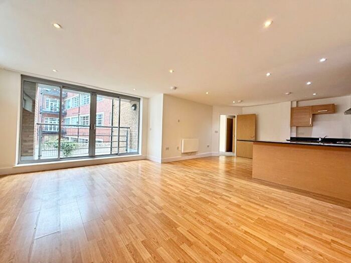 2 Bedroom Flat To Rent In Long Lane, SE1