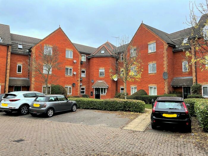 2 Bedroom Flat To Rent In Foxglove Road, Rush Green, Romford RM7